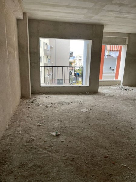 Tirane, shitet apartament 1+1+Ballkon Kati 5, 74 m² 99.900 € (Rruga e Dibres)