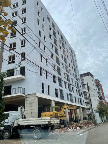 Tirane, shitet apartament 1+1+Ballkon Kati 5, 74 m² 99.900 € (Rruga e Dibres)