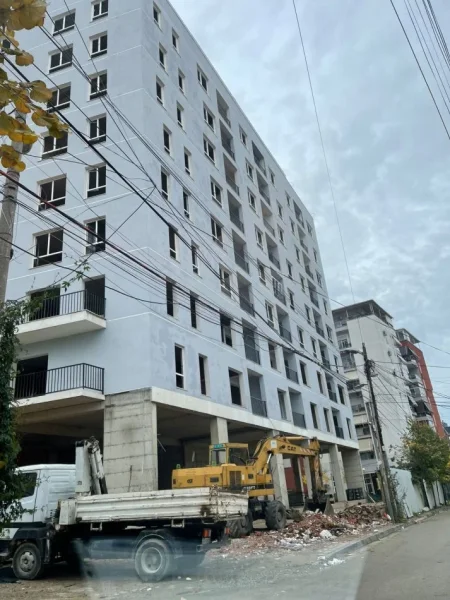 Tirane, shitet apartament 1+1+Ballkon Kati 5, 74 m² 99.900 € (Rruga e Dibres)