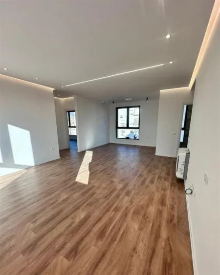 Tirane, shitet apartament 2+1+Ballkon Kati 6, 121 m² 325.000 € (Myslym Shyri)