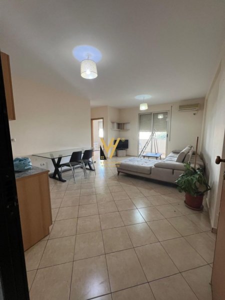 Tirane, jepet me qera apartament 2+1+Ballkon Kati 3, 70 m² 650 € (DON BOSKO)