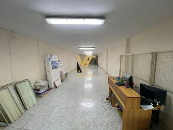 Tirane, shitet dyqan Kati 0, 100 m² 111.000 € (LAPRAKE)