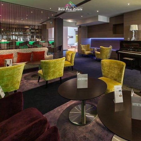 Tirane, jepet me qera bar-kafe Kati 0, 115 m² 1.000 € (fresk)