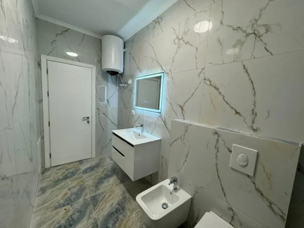 Tirane, shitet apartament 1+1+Ballkon Kati 4, 63 m² 119.000 € (Kopeshti Botanik)