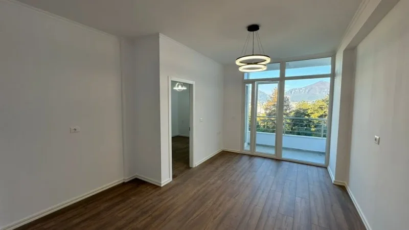 Tirane, shitet apartament 1+1+Ballkon Kati 4, 63 m² 119.000 € (Kopeshti Botanik)