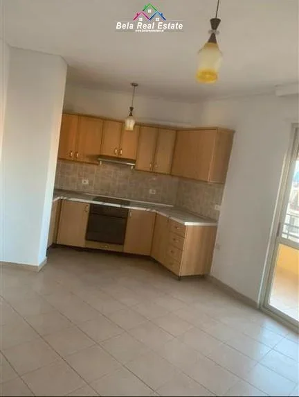 Tirane, jepet me qera apartament 2+1 Kati 7, 92 m² 450 € (rruga e dibres)
