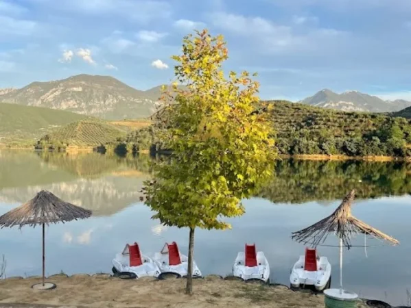 Tirane, shitet Toke+Lokal , 4.000 m² (Liqeni i Cerkezes)