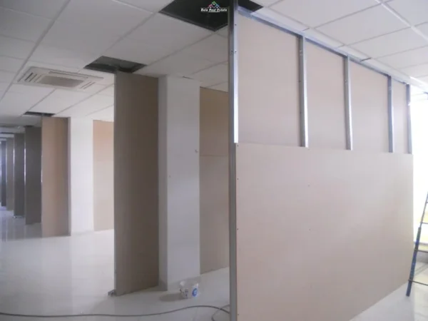 Tirane, jepet me qera ambjent biznesi Kati 0, 170 m² 1.000 € (Kombinat)