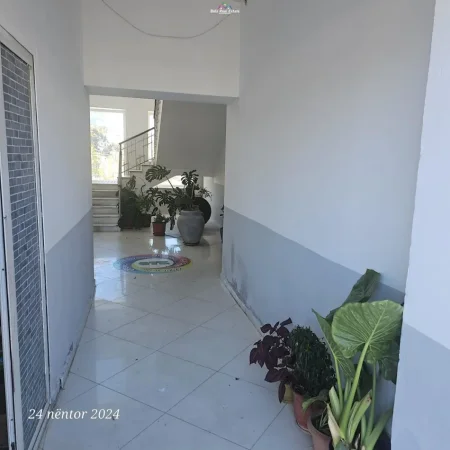 Tirane, jepet me qera ambjent biznesi Kati 0, 170 m² 1.000 € (Kombinat)