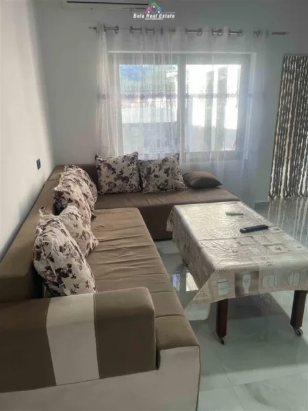 Tirane, jepet me qera Vile 2+1 Kati 1, 70 m² 400 € (KOMBINAT)