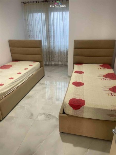 Tirane, jepet me qera Vile 2+1 Kati 1, 70 m² 400 € (KOMBINAT)