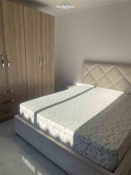 Tirane, jepet me qera Vile 2+1 Kati 1, 70 m² 400 € (KOMBINAT)