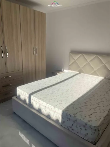 Tirane, jepet me qera Vile 2+1 Kati 1, 70 m² 400 € (KOMBINAT)