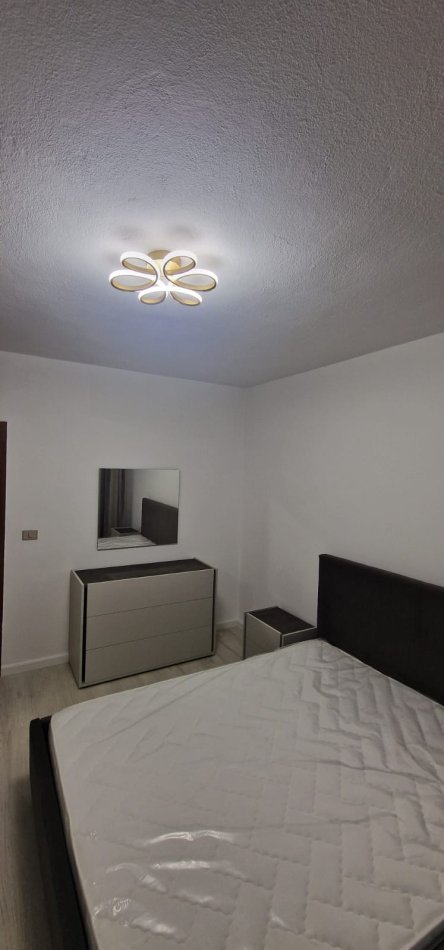 Tirane, jepet me qera apartament 1+1 Kati 3, 63 m² 680 € (Komuna e Parisit)