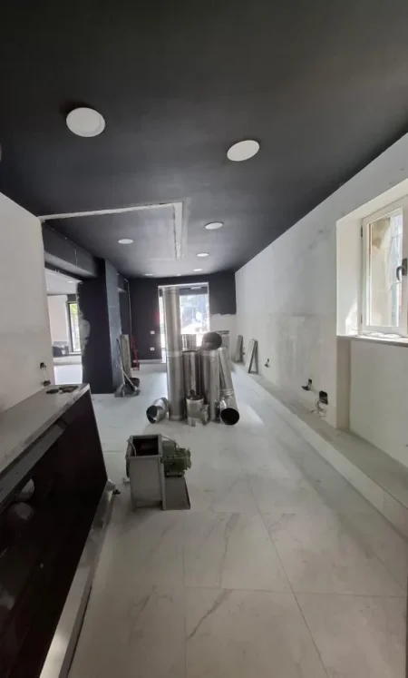 Tirane, jepet me qera ambjent biznesi Kati 0, 80 m² 2.600 € (21Dhjetori)