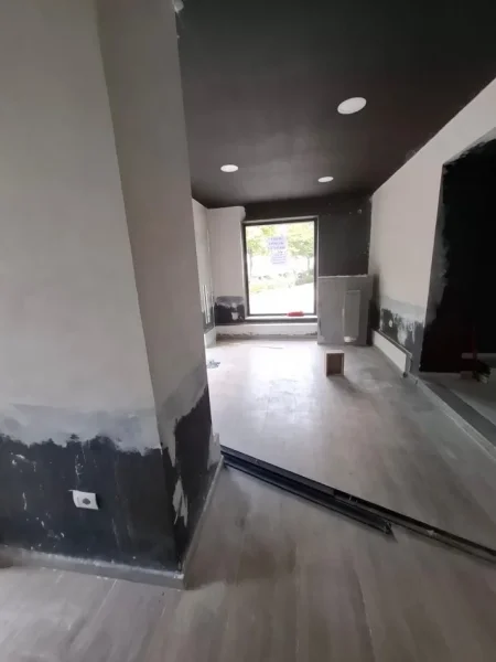 Tirane, jepet me qera ambjent biznesi Kati 0, 80 m² 2.600 € (21Dhjetori)