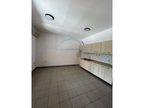 Tirane, jepet me qera Vile 2 Katshe , 120 m² 1.000 € (21 Dhjetori)
