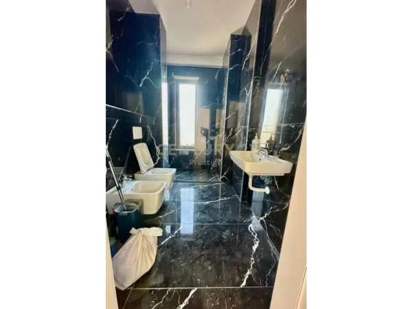 Tirane, shes apartament 2+1+Aneks+Ballkon Kati 5, 92 m² 240.000 € (Rruga Karl Gega)