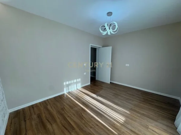 Tirane, shes apartament 1+1+Aneks+Ballkon Kati 4, 48 m² 125.000 € (Rruga e Durresit)