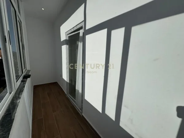 Tirane, shes apartament 1+1+Aneks+Ballkon Kati 4, 48 m² 125.000 € (Rruga e Durresit)