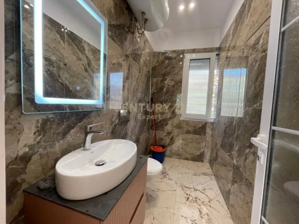 Tirane, shes apartament 1+1+Aneks+Ballkon Kati 4, 55 m² 135.000 € (Rruga e Durrsit)