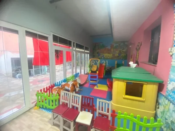 Tirane, shes ambjent biznesi Kati 1, 298 m² (Yzberish)