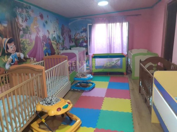 Tirane, shes ambjent biznesi Kati 1, 298 m² (Yzberish)