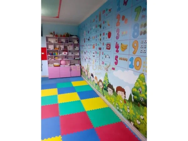 Tirane, shes ambjent biznesi Kati 1, 298 m² (Yzberish)