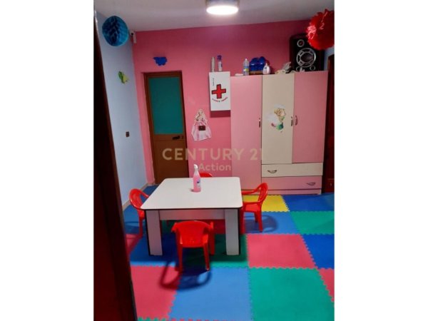 Tirane, shes ambjent biznesi Kati 1, 298 m² (Yzberish)