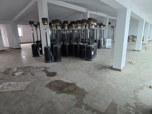 Tirane, jepet me qera ambjent biznesi Kati 2, 800 m² (Autostrada Tiranë - Durrës)