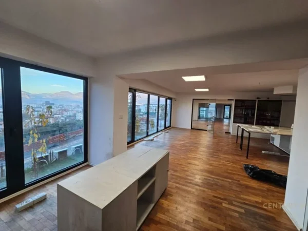 Tirane, jepet me qera zyre , 290 m² 4.650 € (Kodra e Diellit 2)
