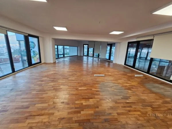 Tirane, jepet me qera zyre , 290 m² 4.650 € (Kodra e Diellit 2)