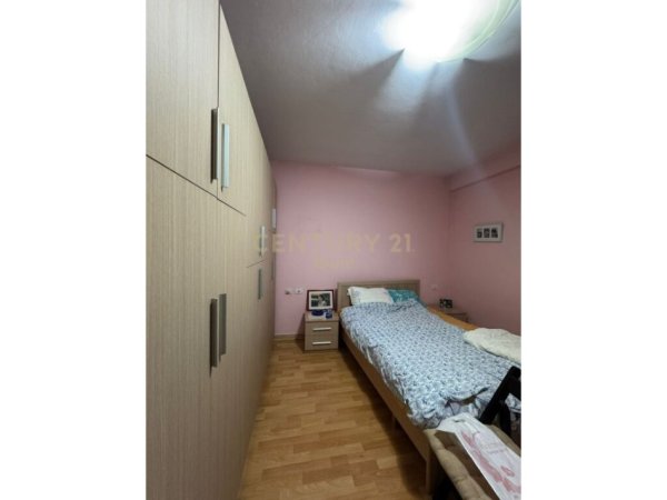 Tirane, jepet me qera apartament 1+1+Aneks+Ballkon Kati 6, 68 m² 600 € (ATSH, Pazari i Ri)