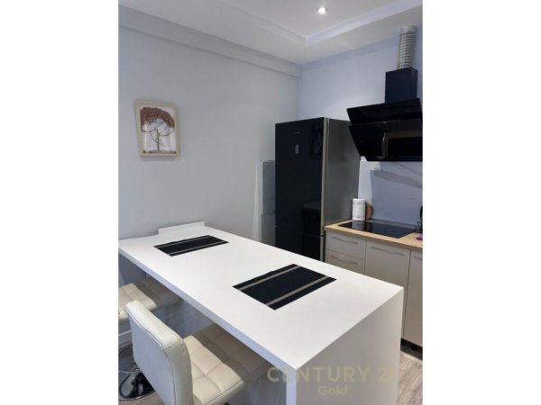 Tirane, jepet me qera garsonier 1+1+Aneks+Ballkon Kati 2, 35 m² 530 € (Blloku)