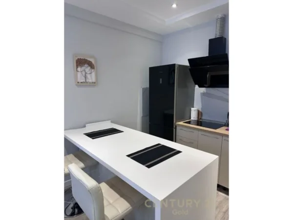 Tirane, jepet me qera garsonier 1+1+Aneks+Ballkon Kati 2, 35 m² 530 € (Blloku)