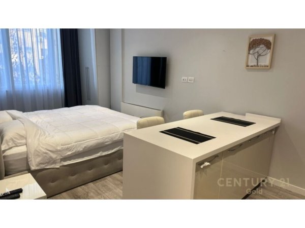 Tirane, jepet me qera garsonier 1+1+Aneks+Ballkon Kati 2, 35 m² 530 € (Blloku)
