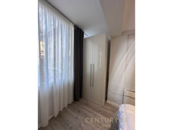 Tirane, jepet me qera garsonier 1+1+Aneks+Ballkon Kati 2, 35 m² 530 € (Blloku)