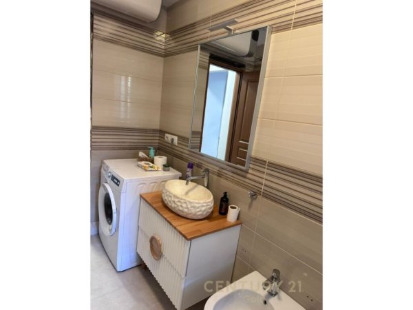 Tirane, jepet me qera garsonier 1+1+Aneks+Ballkon Kati 2, 35 m² 530 € (Blloku)