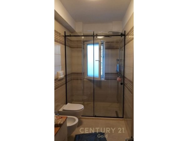 Tirane, jepet me qera garsonier 1+1+Aneks+Ballkon Kati 2, 35 m² 530 € (Blloku)