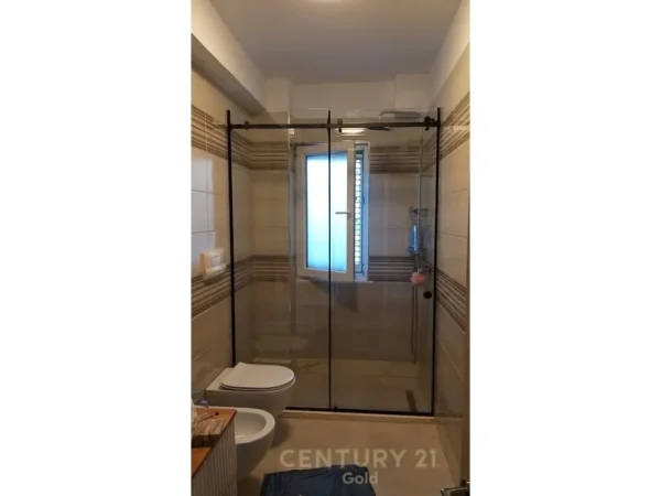 Tirane, jepet me qera garsonier 1+1+Aneks+Ballkon Kati 2, 35 m² 530 € (Blloku)