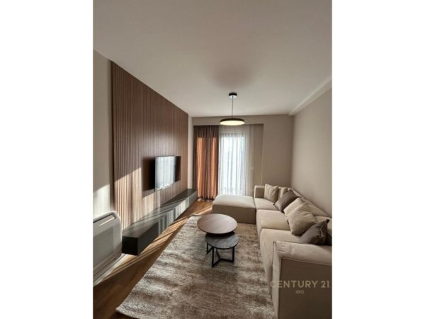 Tirane, jepet me qera apartament 1+1+Aneks+Ballkon Kati 20, 77 m² 1.000 € (GARDEN BUILDING)