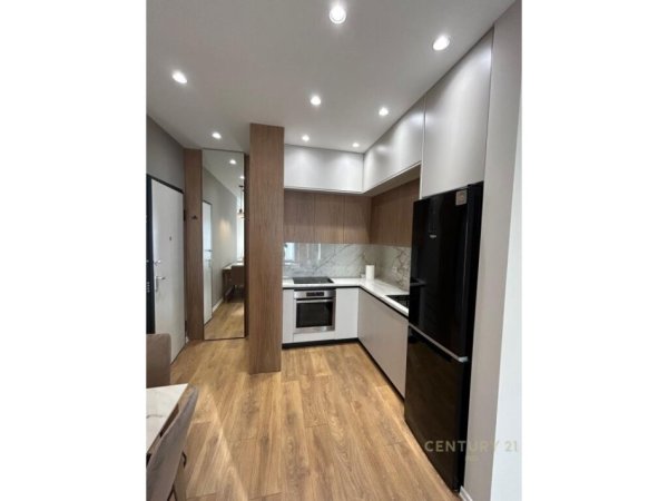 Tirane, jepet me qera apartament 1+1+Aneks+Ballkon Kati 20, 77 m² 1.000 € (GARDEN BUILDING)