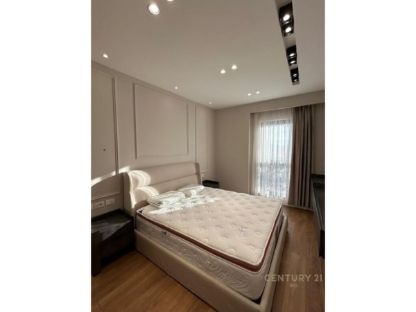 Tirane, jepet me qera apartament 1+1+Aneks+Ballkon Kati 20, 77 m² 1.000 € (GARDEN BUILDING)