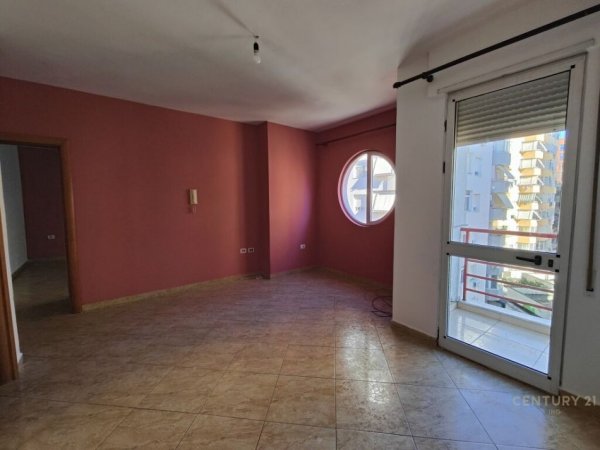 Tirane, jepet me qera apartament 2+1+Aneks+Ballkon Kati 5, 92 m² 6.000 € (Komuna e Parisit)