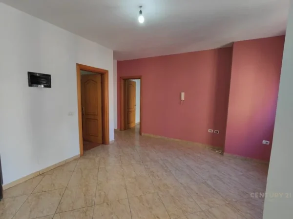 Tirane, jepet me qera apartament 2+1+Aneks+Ballkon Kati 5, 92 m² 6.000 € (Komuna e Parisit)