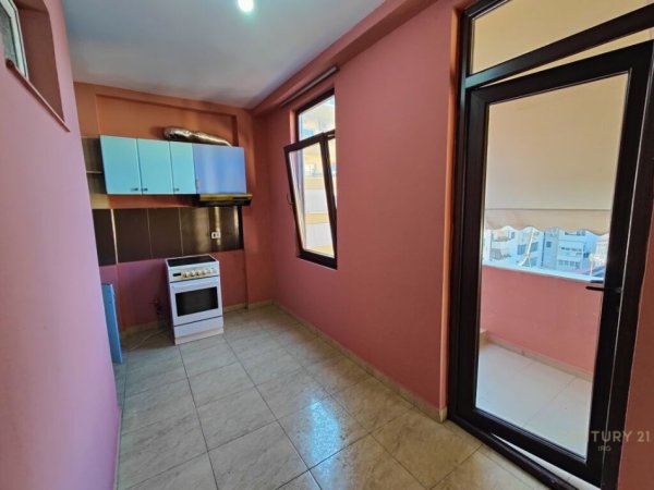 Tirane, jepet me qera apartament 2+1+Aneks+Ballkon Kati 5, 92 m² 6.000 € (Komuna e Parisit)