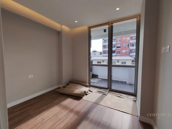 Tirane, jepet me qera apartament 3+1+Aneks+Ballkon Kati 4, 110 m² 650 € (Ali Demi)