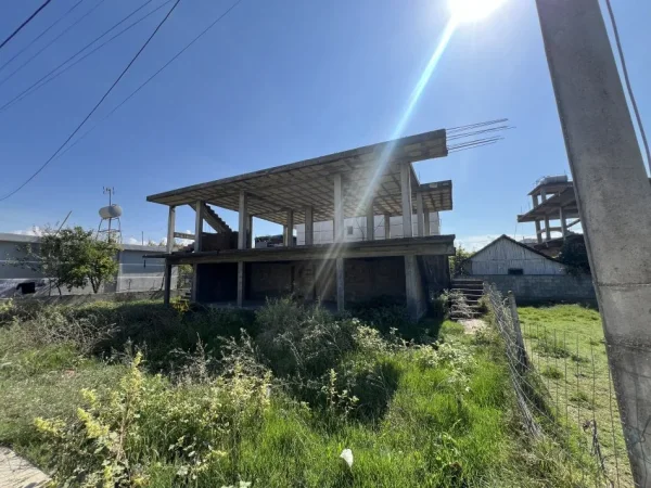 Durres, shitet Vile 2 Katshe , 73.000 € (Rruga Gregori i Durresit)