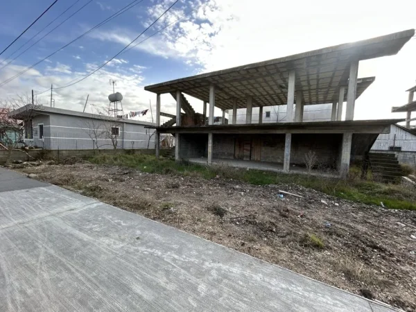 Durres, shitet Vile 2 Katshe , 73.000 € (Rruga Gregori i Durresit)