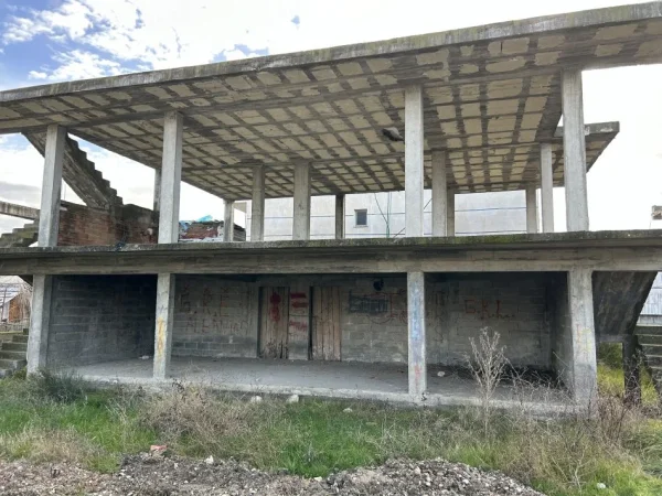 Durres, shitet Vile 2 Katshe , 73.000 € (Rruga Gregori i Durresit)
